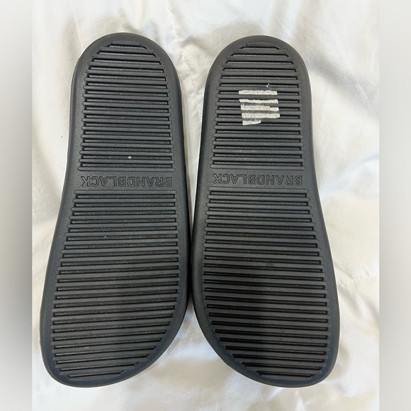 Women’s (7) black SoulCycle slides - Picture 2 of 2